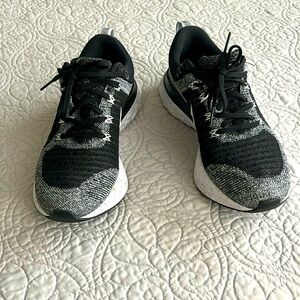 Nike 7.5 React women’s